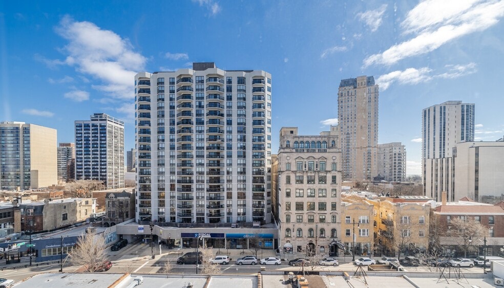 East view - 607 W Wrightwood Ave