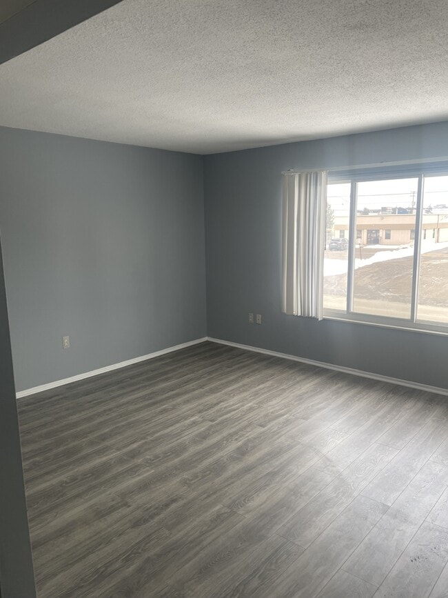 Building Photo - 25 E Elmwood Ave