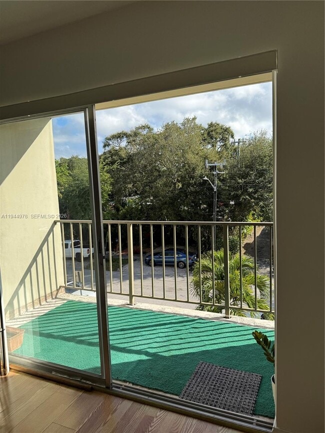 Building Photo - 1225 NE 124th St