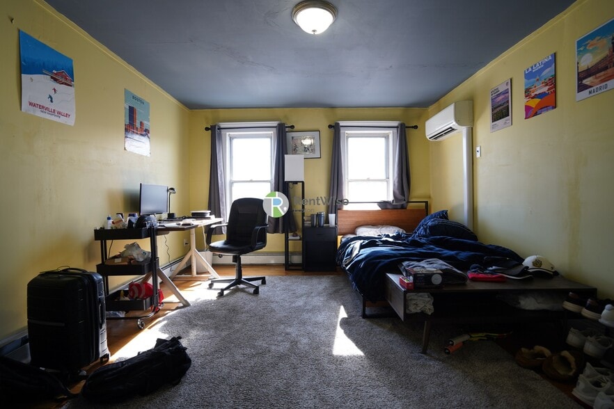 Building Photo - 52 Pearson Rd