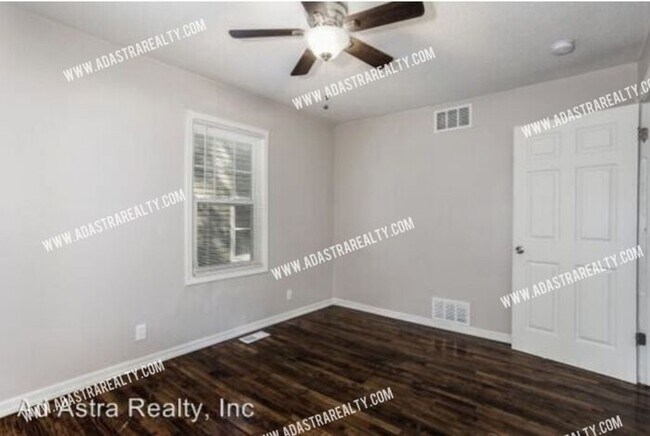 Building Photo - 821 N Crysler Ave