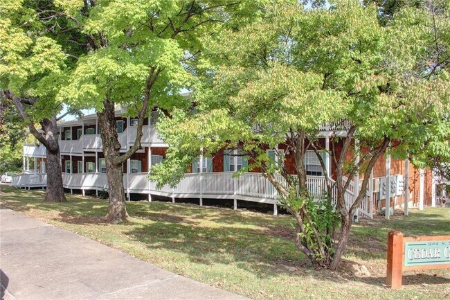 Primary Photo - 944 N Storer Ave