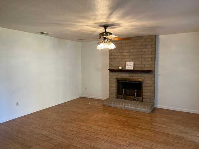 Building Photo - Immaculate 3 bedroom on a court!