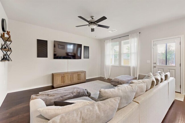 Building Photo - 12004 Cimaizon Dr