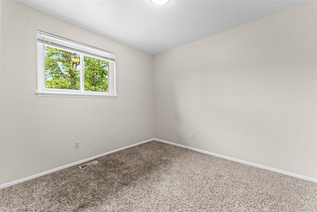 Building Photo - Spacious 4 Bedroom, 2 Bath Home on Boise Bench!