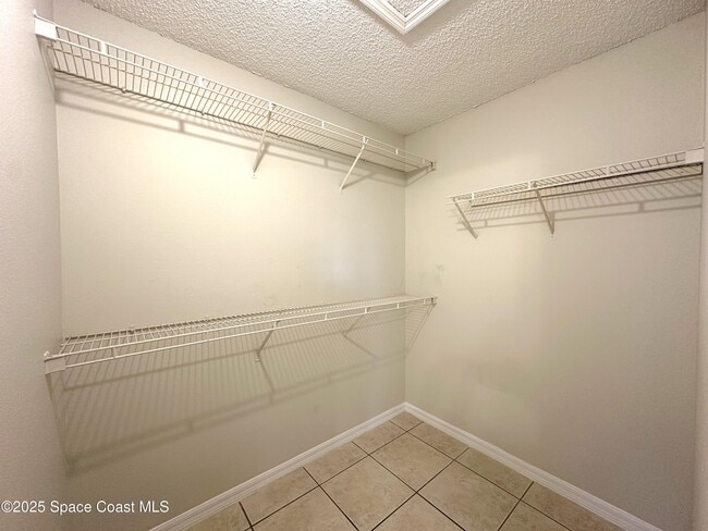 Building Photo - 670 Benton Dr