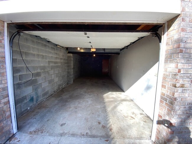 Building Photo - 124 Karen Way