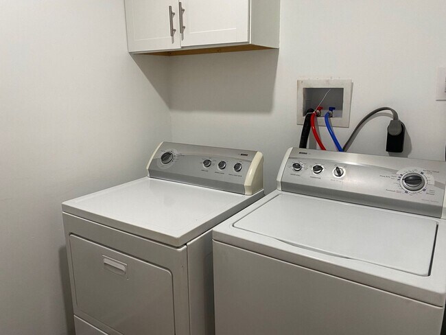 Building Photo - Freshly Renovated 2BR Duplex in the Heart of Portsmouth!