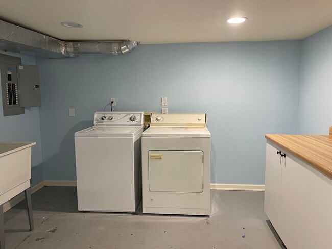 Building Photo - CHARMING MULTNOMAH VILLAGE CUSTOM HOME AVA...