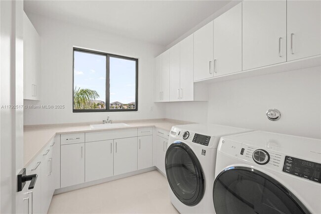 Building Photo - 12865 Wingspan Ct