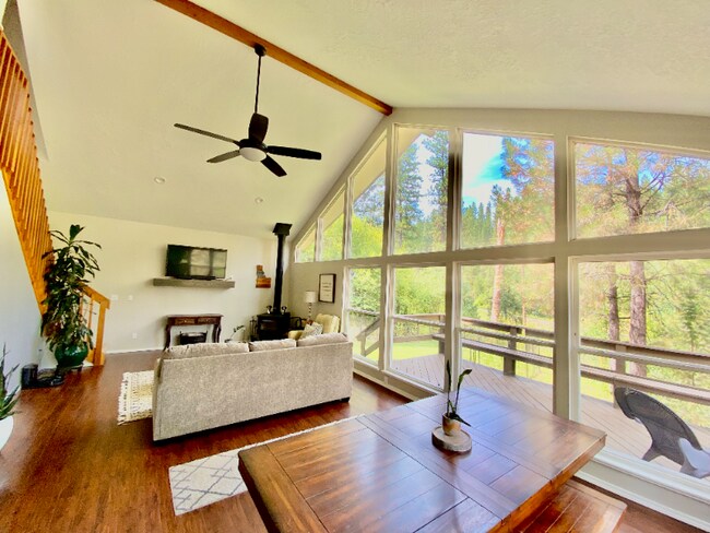 Building Photo - 30 Tamarack Ct