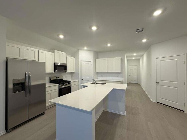 Building Photo - 569 Sormonne Lp