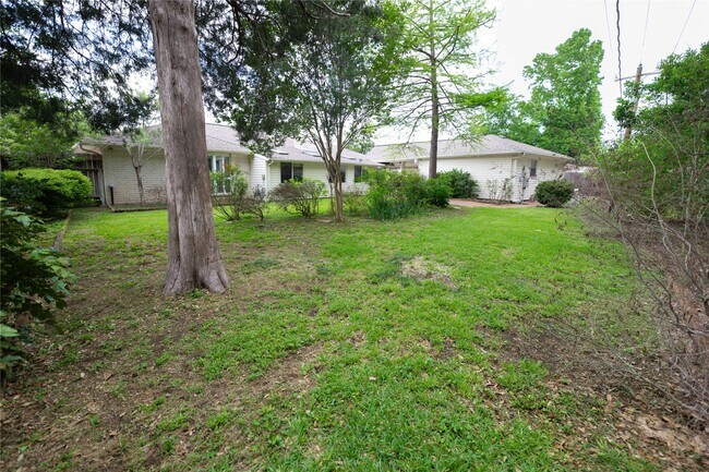 Building Photo - 7546 Maple Tree Dr
