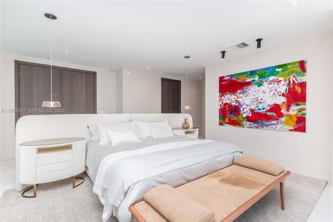 Building Photo - 851 NE 1st Ave