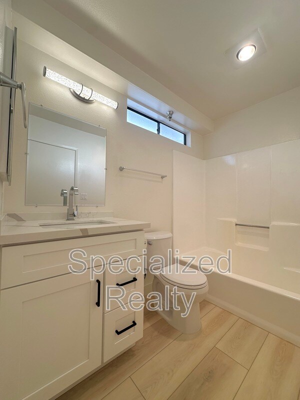 Building Photo - 342 E Providencia Ave