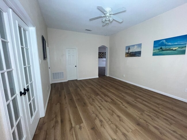 Building Photo - 304 Sparrow Hawk Dr