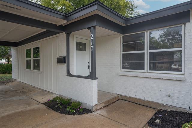 Building Photo - 217 Palomino Dr