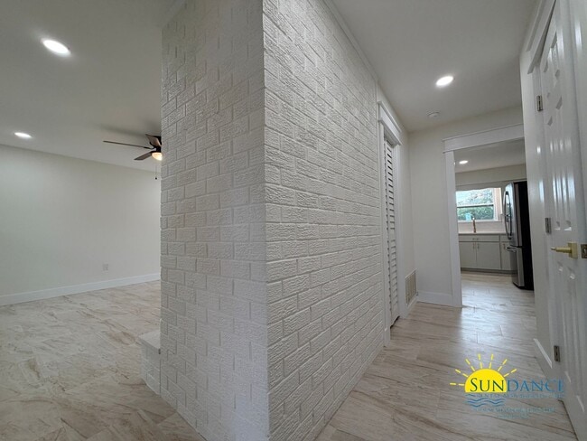 Building Photo - Beautifully Renovated 4BR Home with Private Pool in Fort Walton Beach!