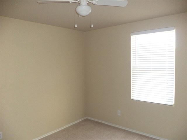 Building Photo - 2806 Lake Terrace Dr