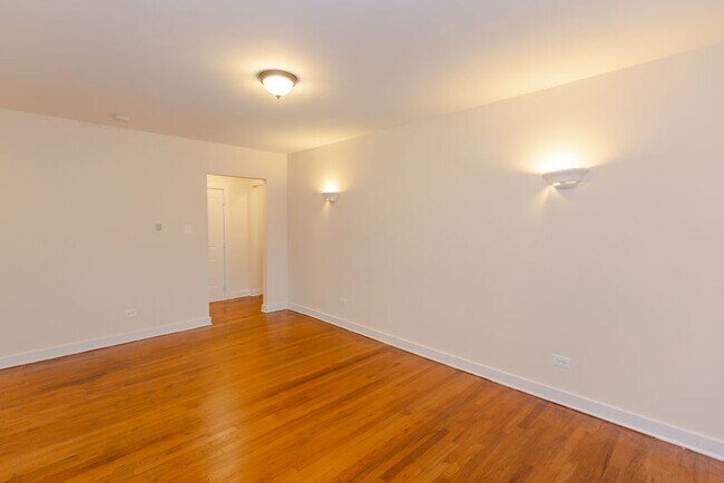 Building Photo - 2242 N Monticello Ave