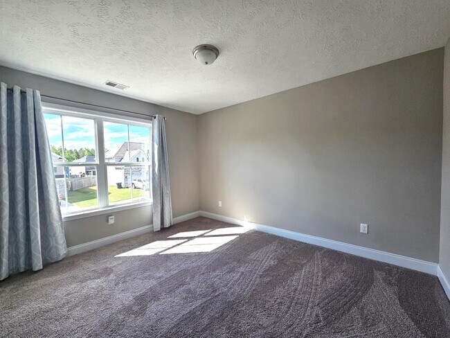 Building Photo - 710 Navan Ln