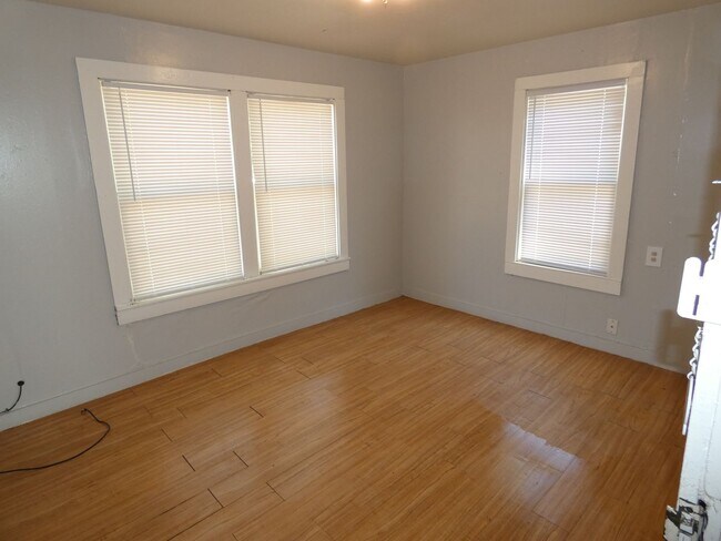 Building Photo - 3 bedroom, 2 bath