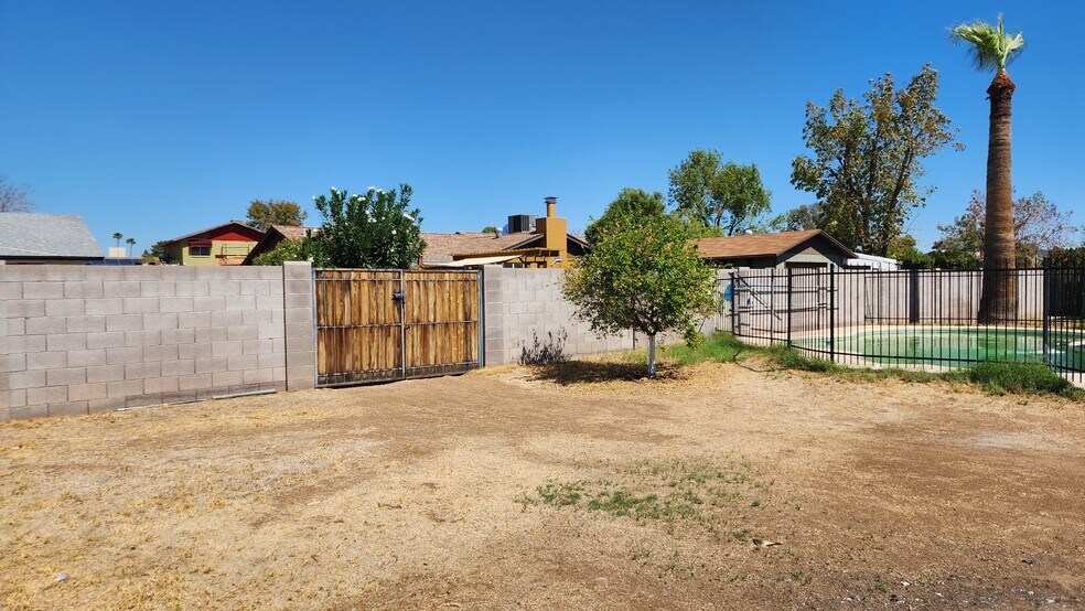 Building Photo - 3808 W Malapai Dr