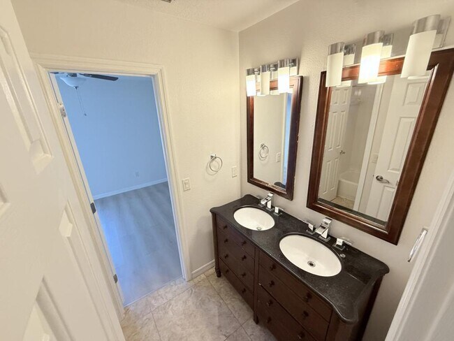 Building Photo - 8055 Glitter Ct