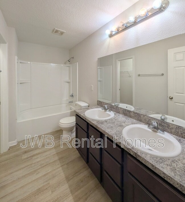 Building Photo - 9020 Eaton Ave