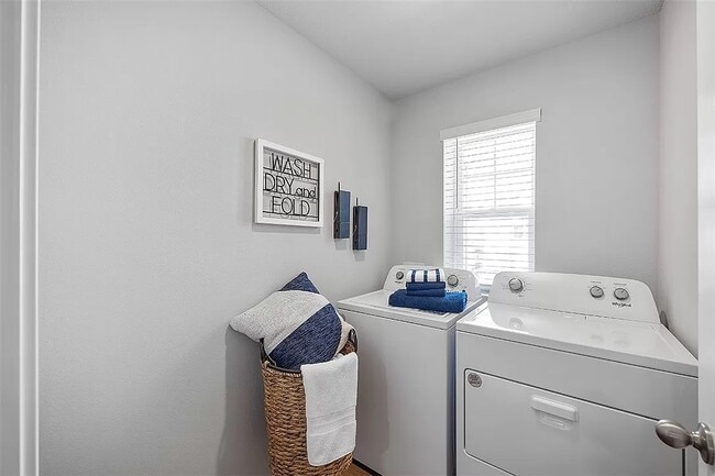 Building Photo - 322 Juniper Dr
