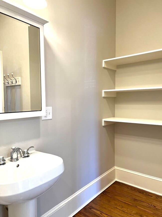 Building Photo - Historic Downtown Hendersonville! Beautifully restored 3 bedroom 2 bath home for rent