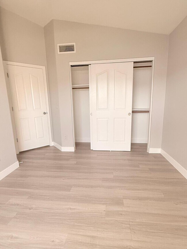 Building Photo - 3948 E Stanford Ave