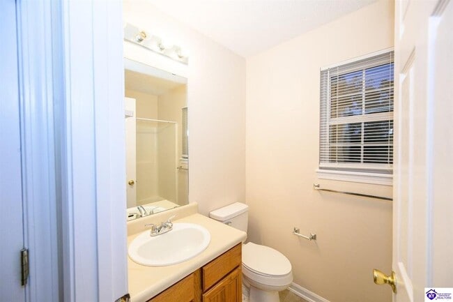 Building Photo - 130 Skyline Dr