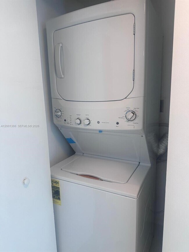 Building Photo - 350 S Miami Ave