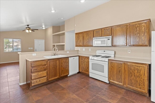 Building Photo - Single Story 3 Bedroom Home with Beautiful Backyard Space