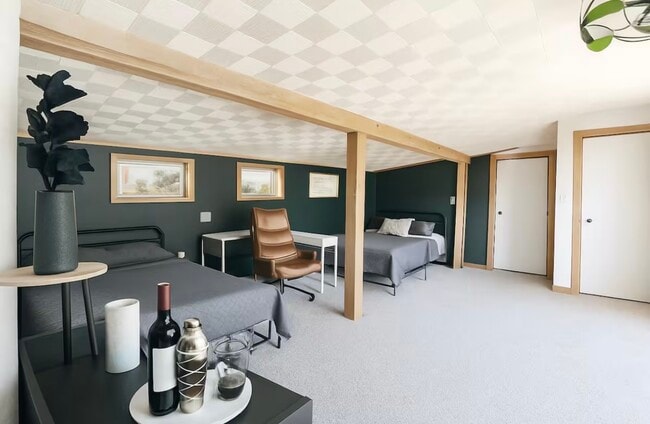 Building Photo - 1300 W Ohio Ave