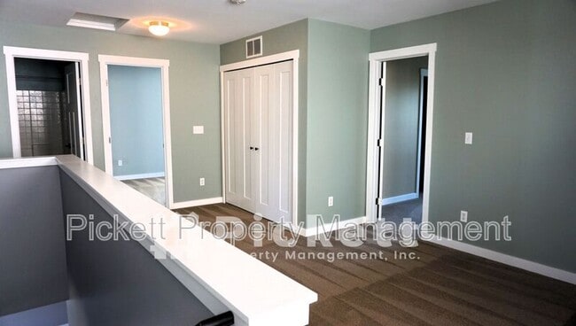 Building Photo - 535 NW Stendahl Ct