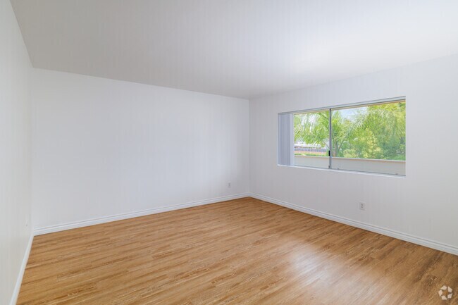 2BR, 2BA - 1,000SF – Living Room - Sunset Drive Apartments