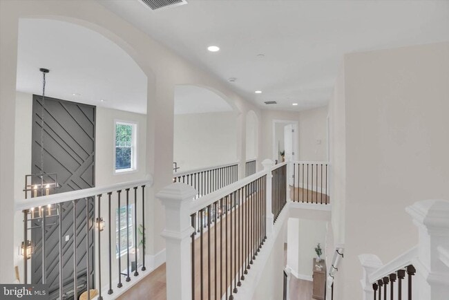 Building Photo - 1506 Bayview Dr