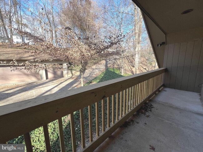 Building Photo - Beautiful 3bd 3bth contemporary A-framed home in the prestigious Eagle's Nest community.