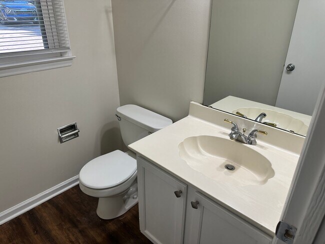 Building Photo - Beautiful Three Bedroom Home in the Wellington Subdivision!