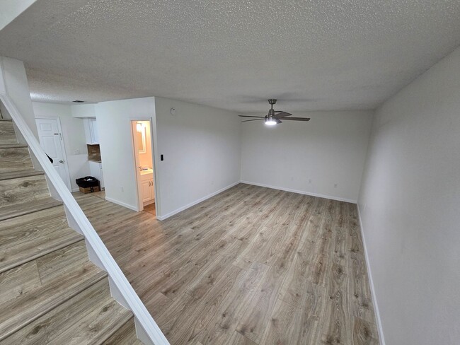 Building Photo - Orlando - 3 Bedroom, 2 Bathroom - $2,295.00