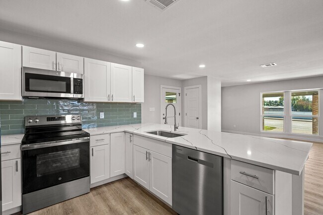 Building Photo - SW Loop 820 - 4304/4306 *Lease Up Only*