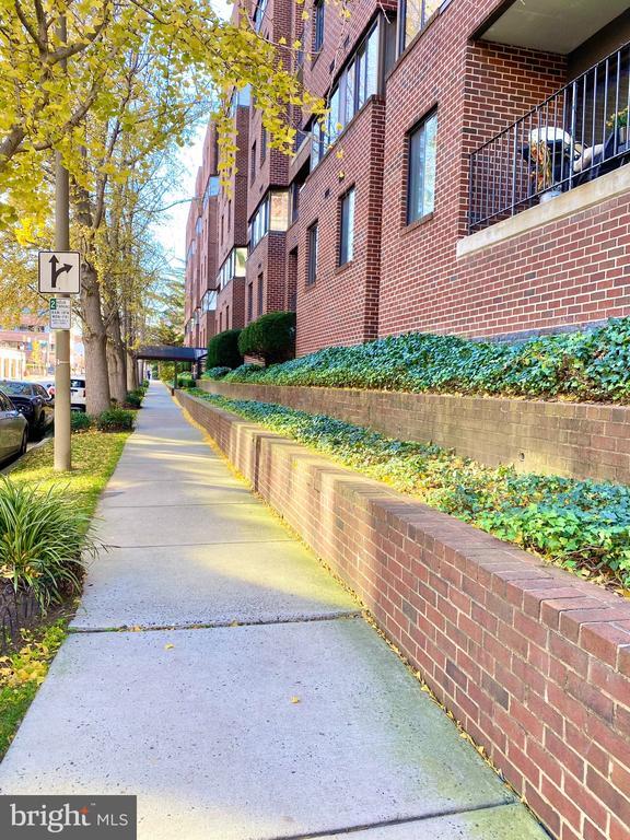 Building Photo - 1600 Prince St