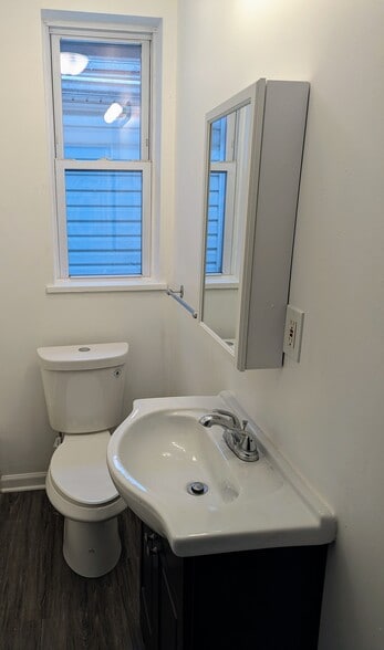 Bathroom - 14 Penelope St