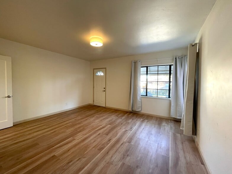 Building Photo - 2010 24th St