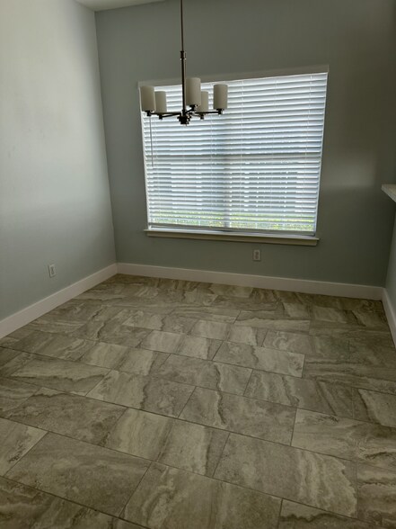 Building Photo - 2819 Southampton Way