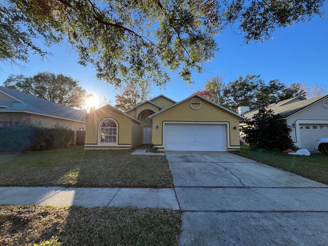 Building Photo - 3Bed/2Bath pond view home in Pines of Wekiva