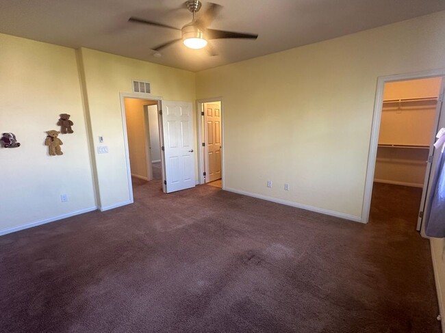 Building Photo - 582 Glassford Ct