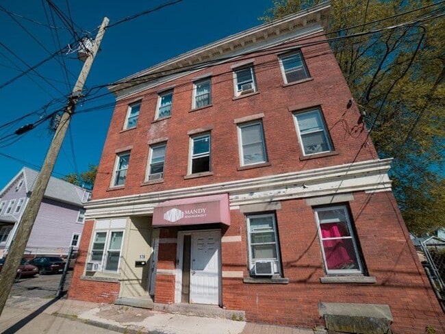 Building Photo - 176 Frank St